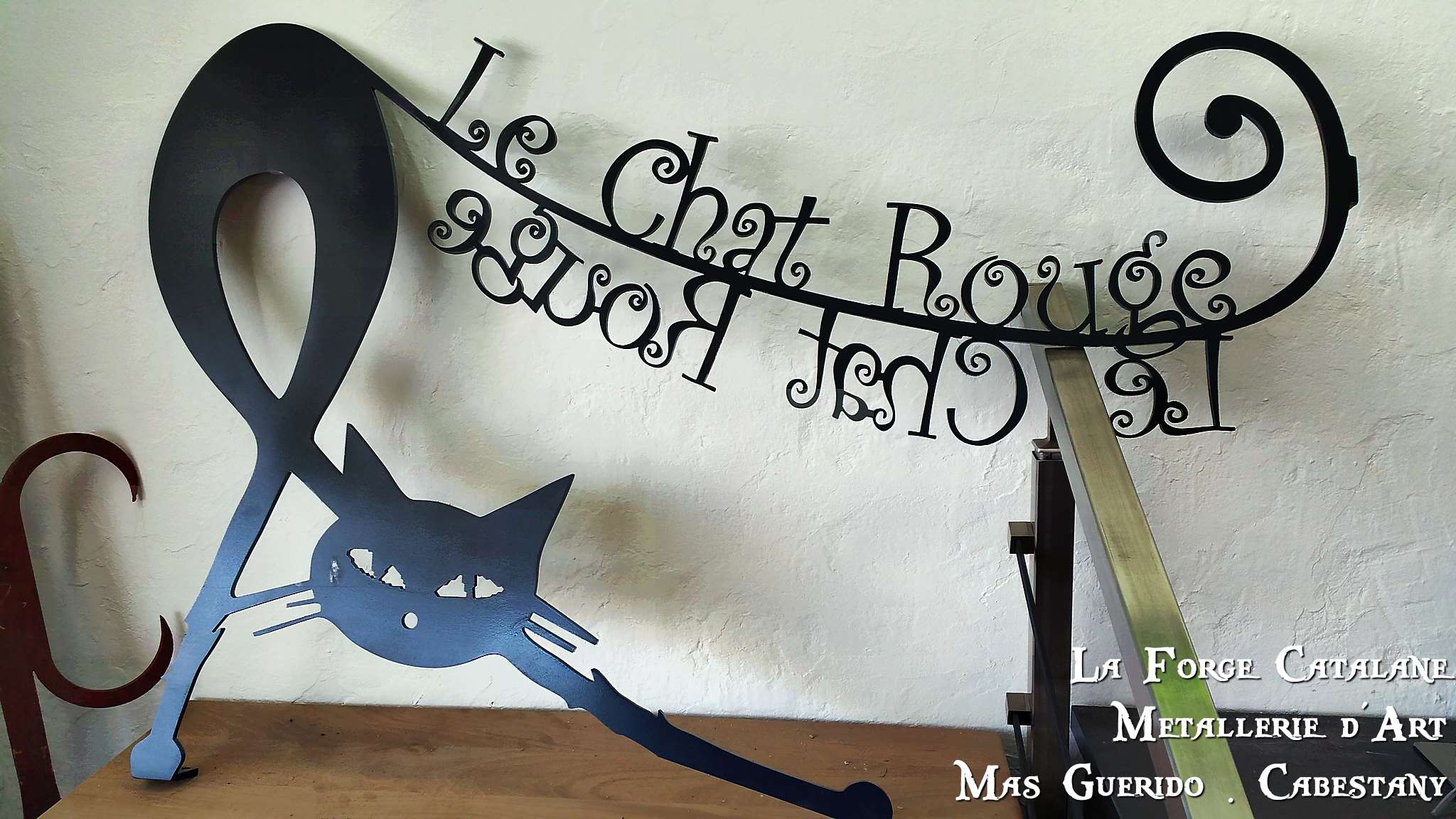 enseigne restaurant chat rouge barcares decoupe laser forge catalane.jpg